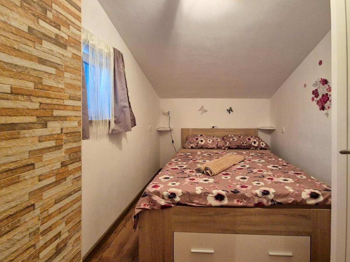 Apartman Meghan Pula Exteriör bild