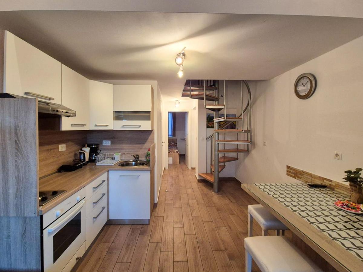 Apartman Meghan Pula Exteriör bild