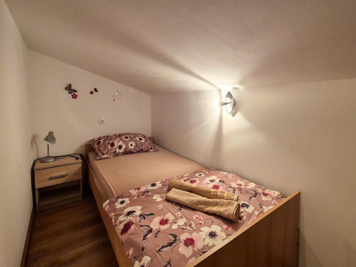 Apartman Meghan Pula Exteriör bild